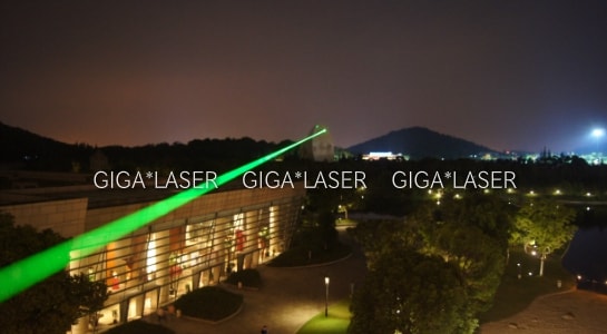 夜間時、パラボラアンテナへの照射